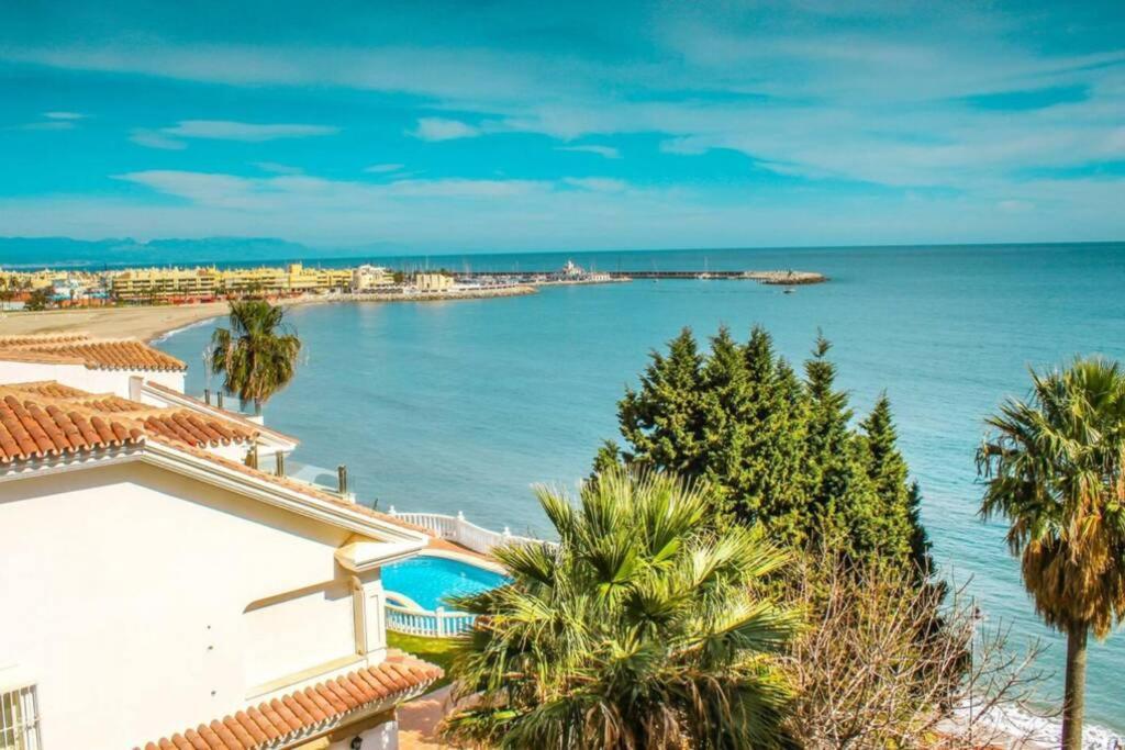 Piso Bonito En La Primera Linea De La Playa Con Vistas Al Mar En Benalmadena Exterior photo