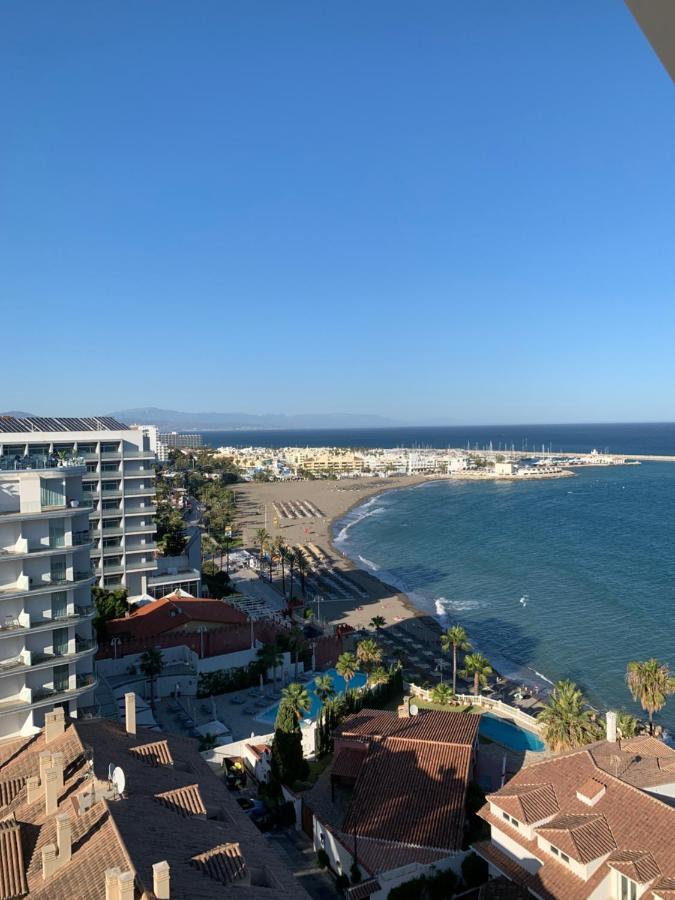 Piso Bonito En La Primera Linea De La Playa Con Vistas Al Mar En Benalmadena Exterior photo