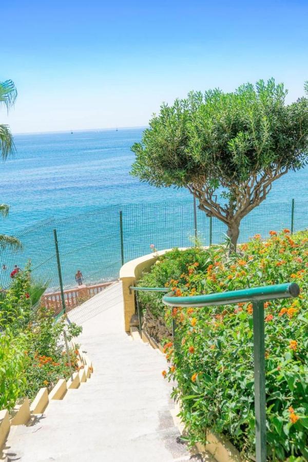 Piso Bonito En La Primera Linea De La Playa Con Vistas Al Mar En Benalmadena Exterior photo